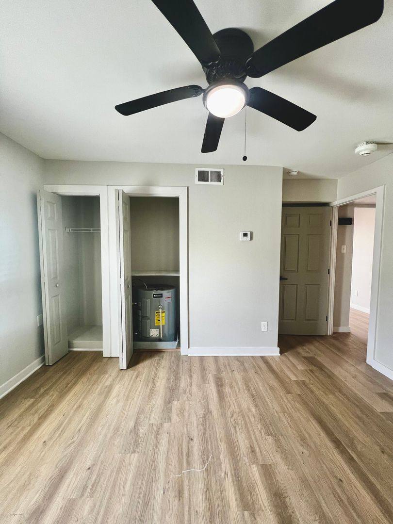 Apartment for rent at 1030 Poplar Ave, Memphis, TN 38105