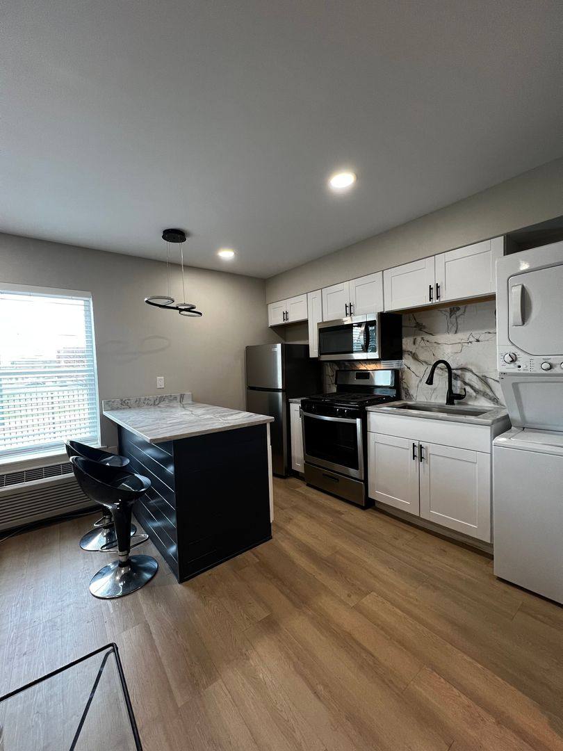 Apartment for rent at 1030 Poplar Ave, Memphis, TN 38105