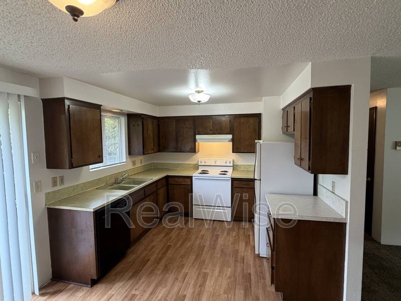 Apartment for rent at 1223 NW Highland Ave #B, Grants Pass, OR 97526