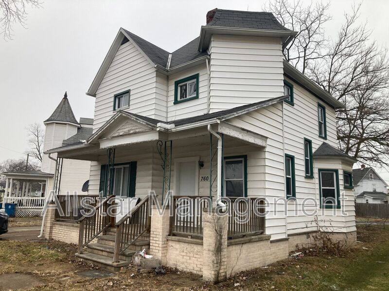 House for rent at 760 W 9th St, Lorain, OH 44052