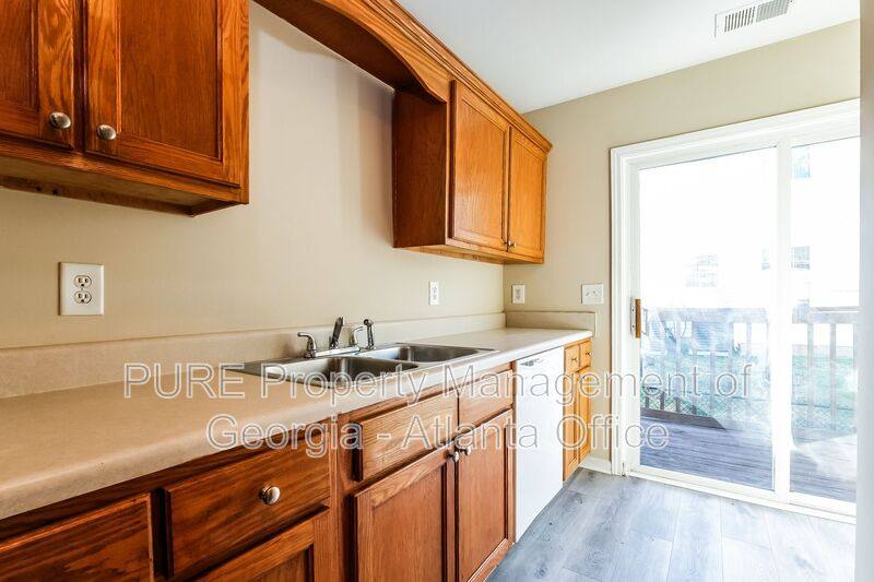 Townhouse for rent at 1706 Stonehaven Circle, Cartersville, GA 30121