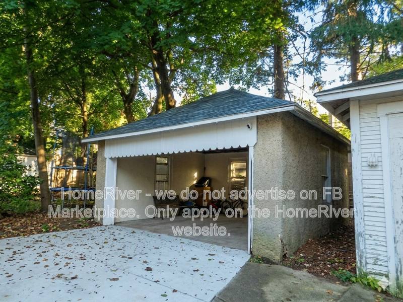 Apartment for rent at 1142 Jefferson Ave #2, Akron, OH 44313