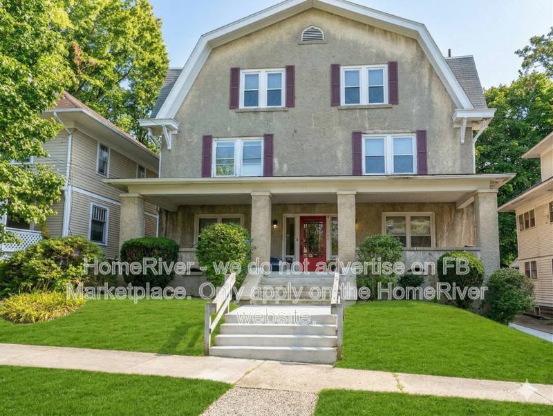 Apartment for rent at 1142 Jefferson Ave #2, Akron, OH 44313
