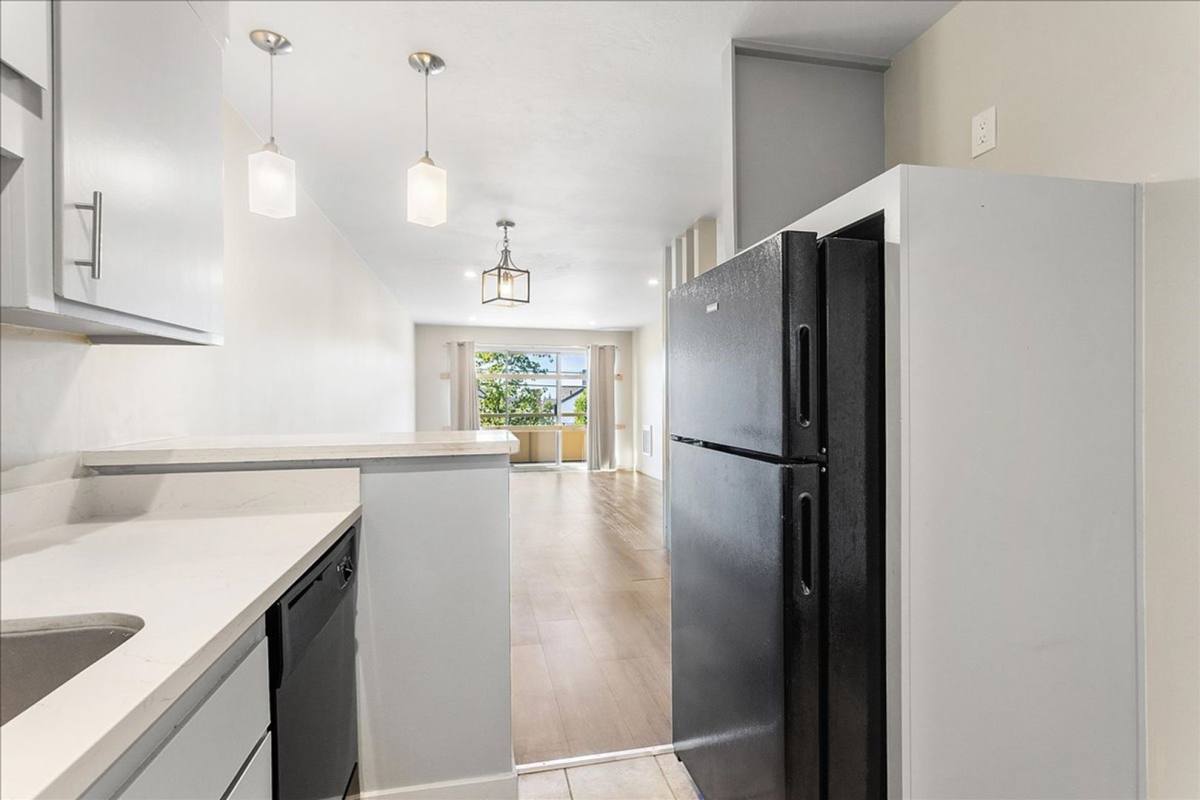 Apartment for rent at 528 Merritt Ave, Oakland, CA 94610