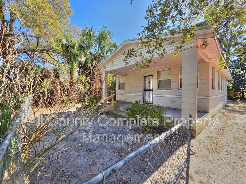 House for rent at 916 W 25th St, Jacksonville, FL 32209