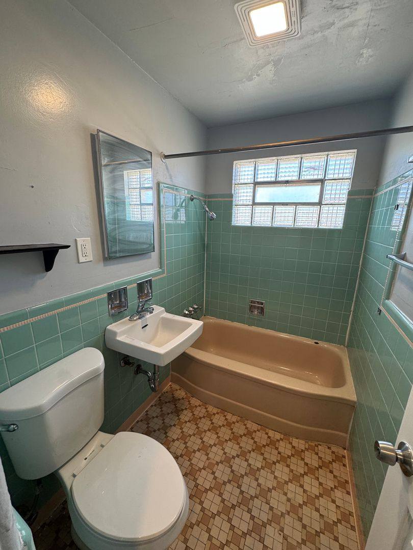 Apartment for rent at 1467 Joliet St, Aurora, CO 80010