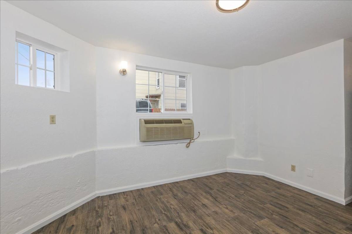 House for rent at 826 20th St #F, Oakland, CA 94607