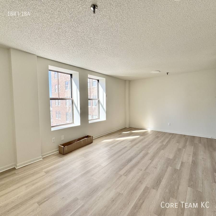 Apartment for rent at 235 Ward Parkway, Kansas City, MO 64111