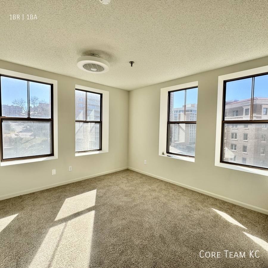 Apartment for rent at 235 Ward Parkway, Kansas City, MO 64111
