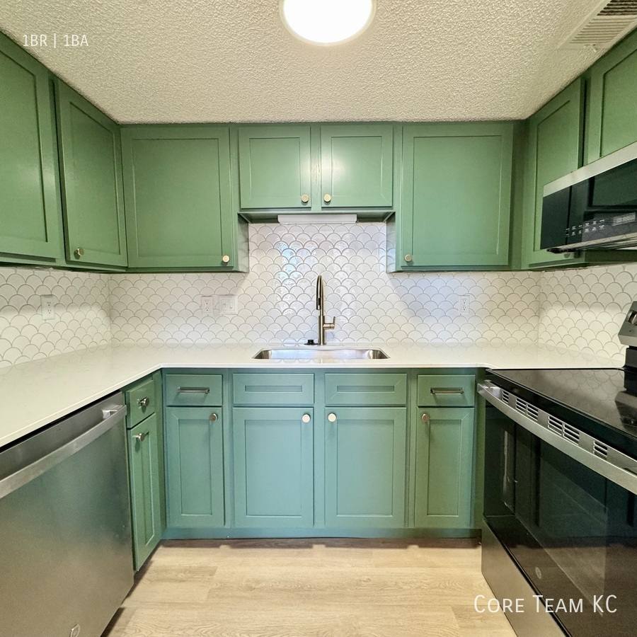 Apartment for rent at 235 Ward Parkway, Kansas City, MO 64111