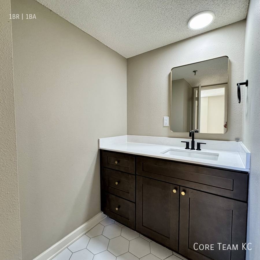 Apartment for rent at 235 Ward Parkway, Kansas City, MO 64111