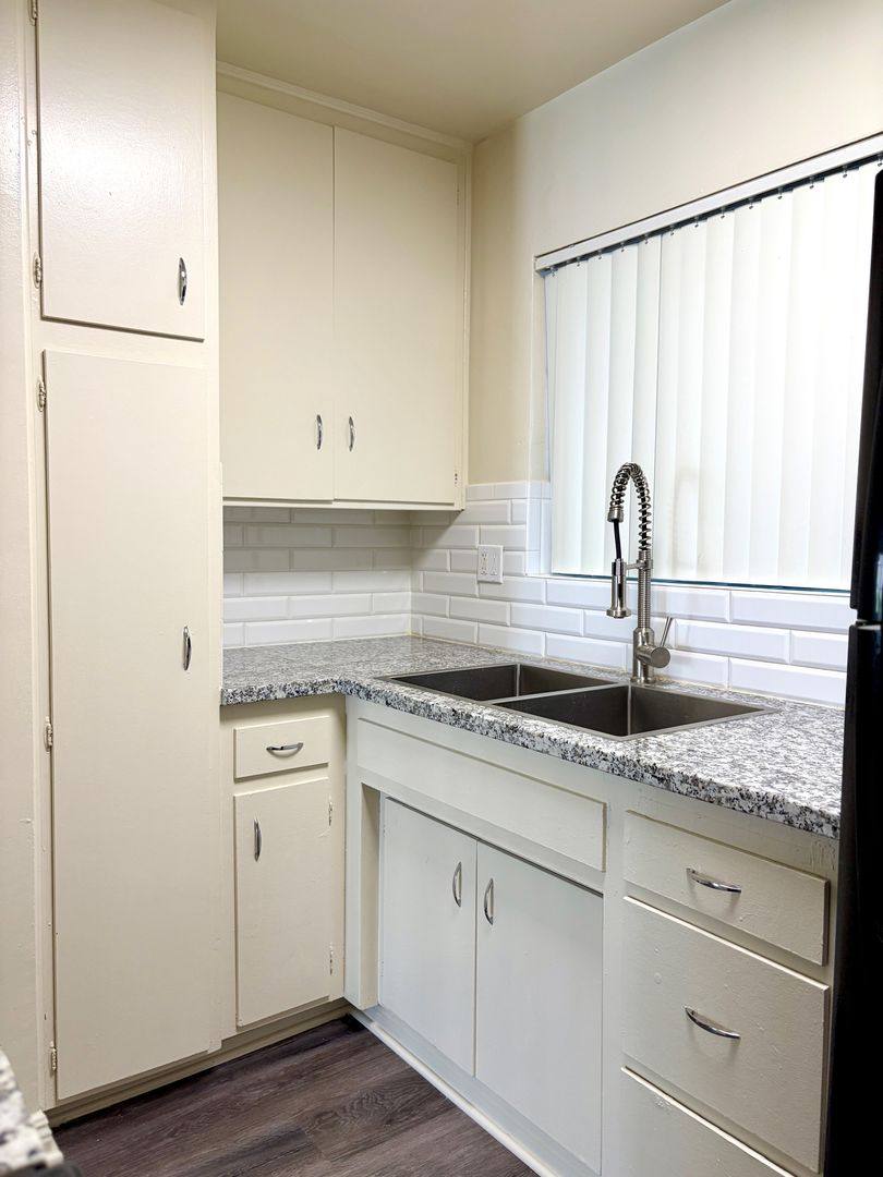 Apartment for rent at 7533 Lexington Ave, Los Angeles, CA 90046