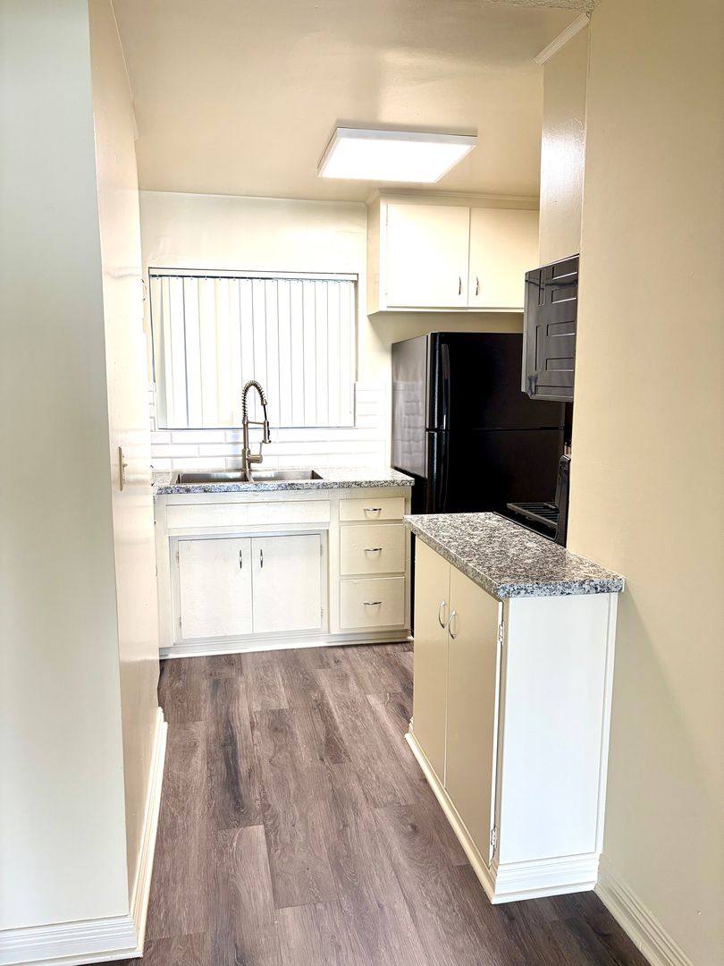Apartment for rent at 7533 Lexington Ave, Los Angeles, CA 90046