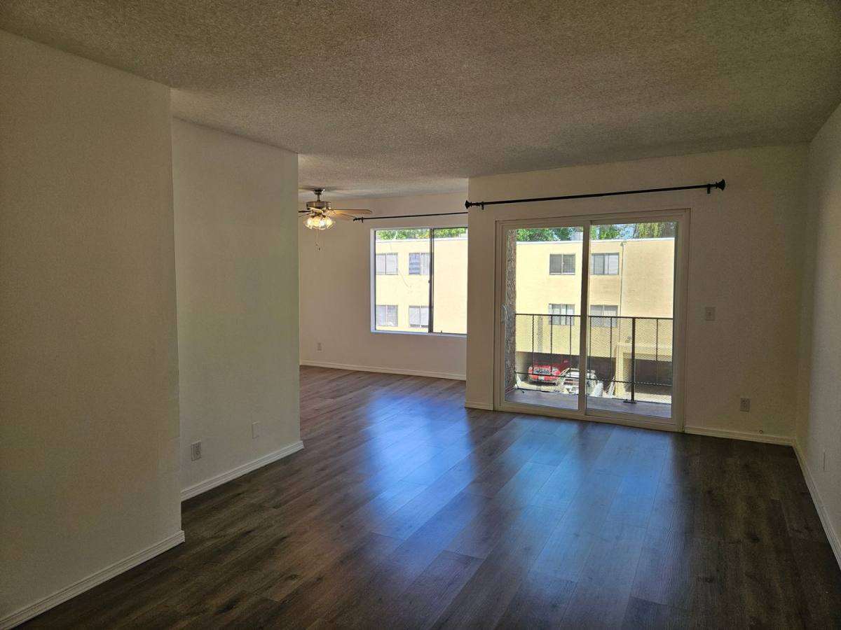 Apartment for rent at 19050 Sherman Way, Reseda, CA 91335