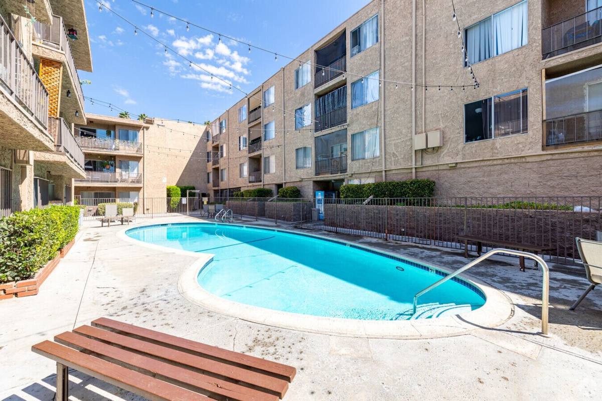 Apartment for rent at 19050 Sherman Way, Reseda, CA 91335