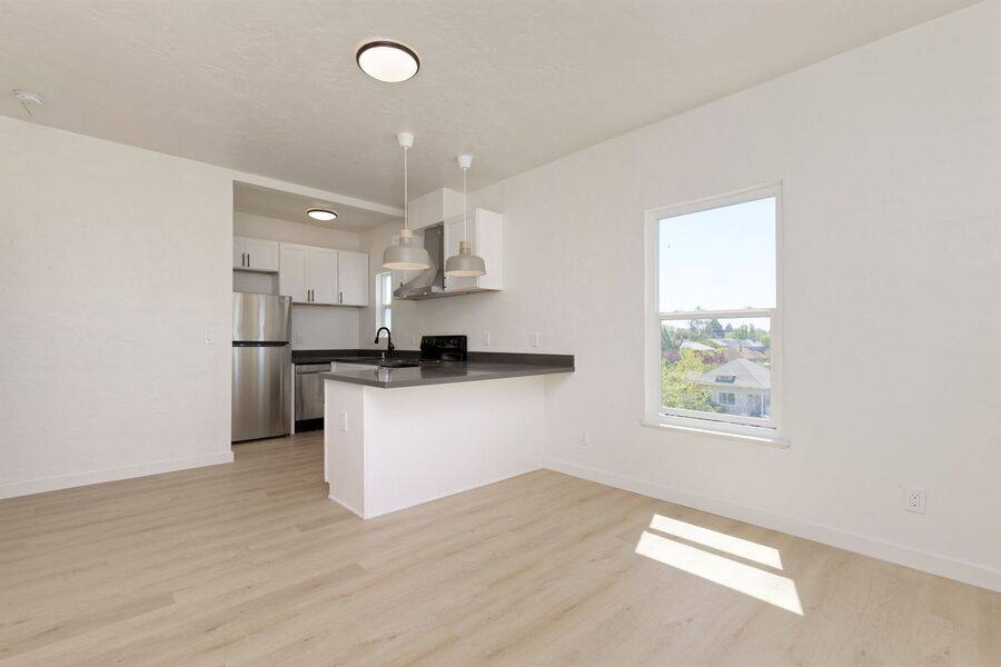Apartment for rent at 6616 Telegraph Ave, Oakland, CA 94609