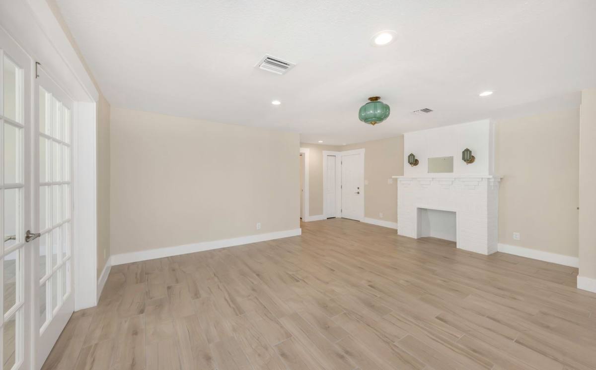 Apartment for rent at 3000 Beach Blvd S, Saint Petersburg, FL 33707