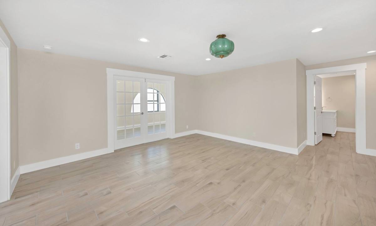 Apartment for rent at 3000 Beach Blvd S, Saint Petersburg, FL 33707