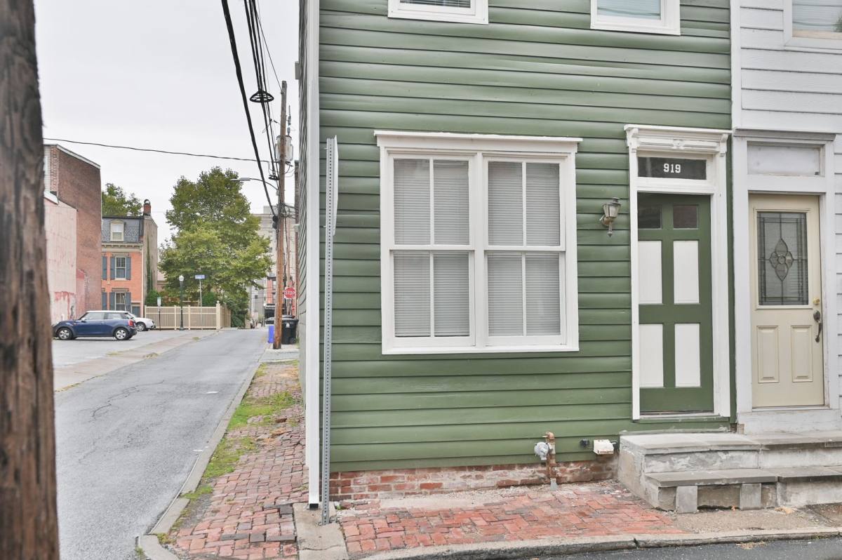 House for rent at 919 Penn St, Harrisburg, PA 17102