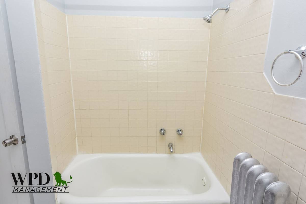 Apartment for rent at 6748 S Crandon Ave, Chicago, IL 60649
