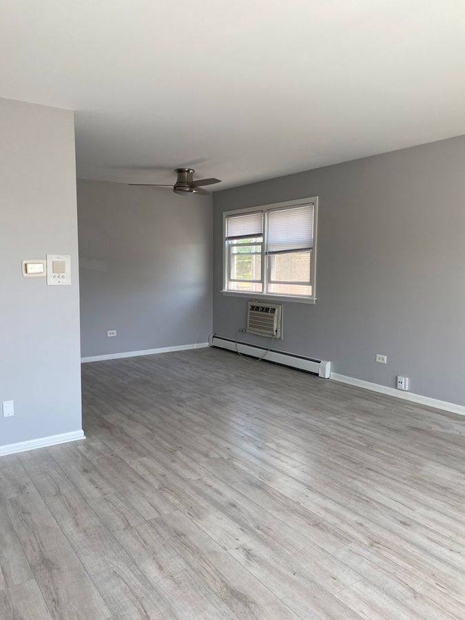 Apartment for rent at 9845 S Cicero Ave #2S, Oak Lawn, IL 60453