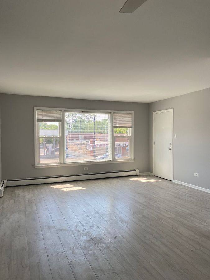 Apartment for rent at 9845 S Cicero Ave #2S, Oak Lawn, IL 60453