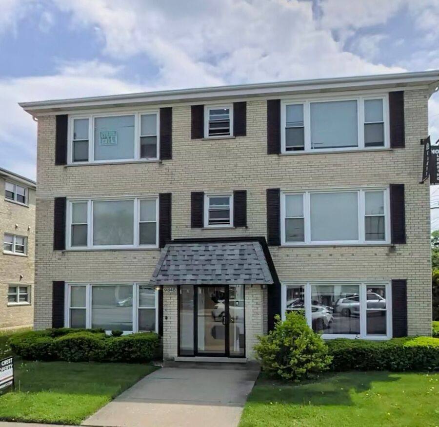 Apartment for rent at 9845 S Cicero Ave #2S, Oak Lawn, IL 60453