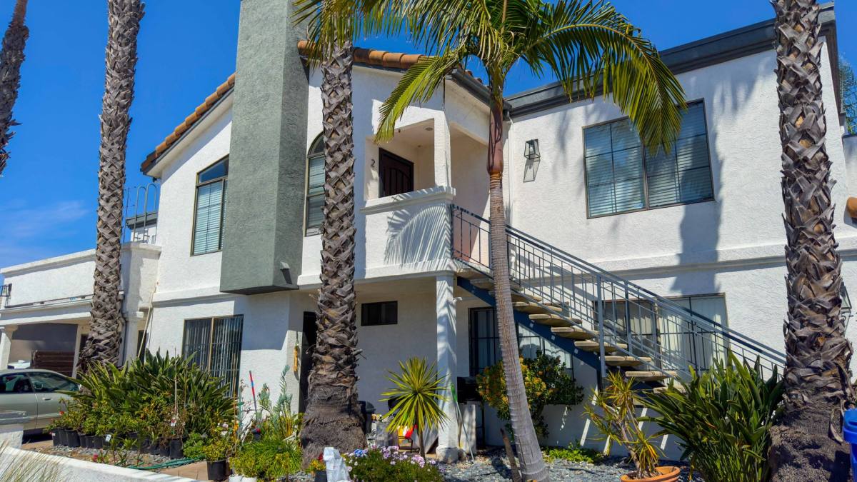 Apartment for rent at 4535-4537 52nd St, San Diego, CA 92115