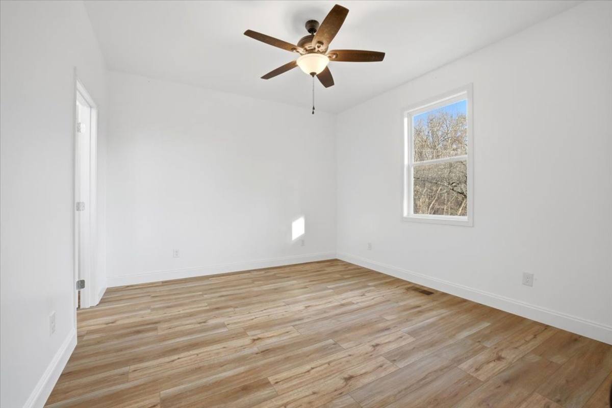 House for rent at 939 Nichols Rd, Dandridge, TN 37725