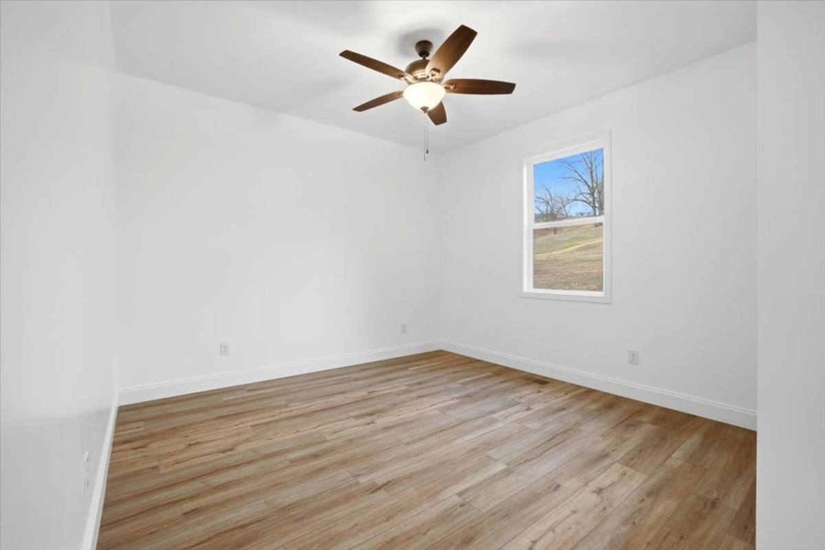 House for rent at 939 Nichols Rd, Dandridge, TN 37725