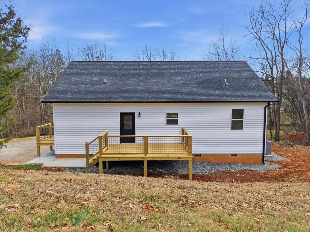 House for rent at 939 Nichols Rd, Dandridge, TN 37725