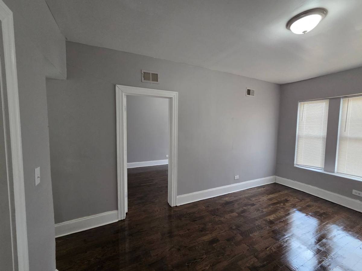 Apartment for rent at 435 E 71st St, Chicago, IL 60619