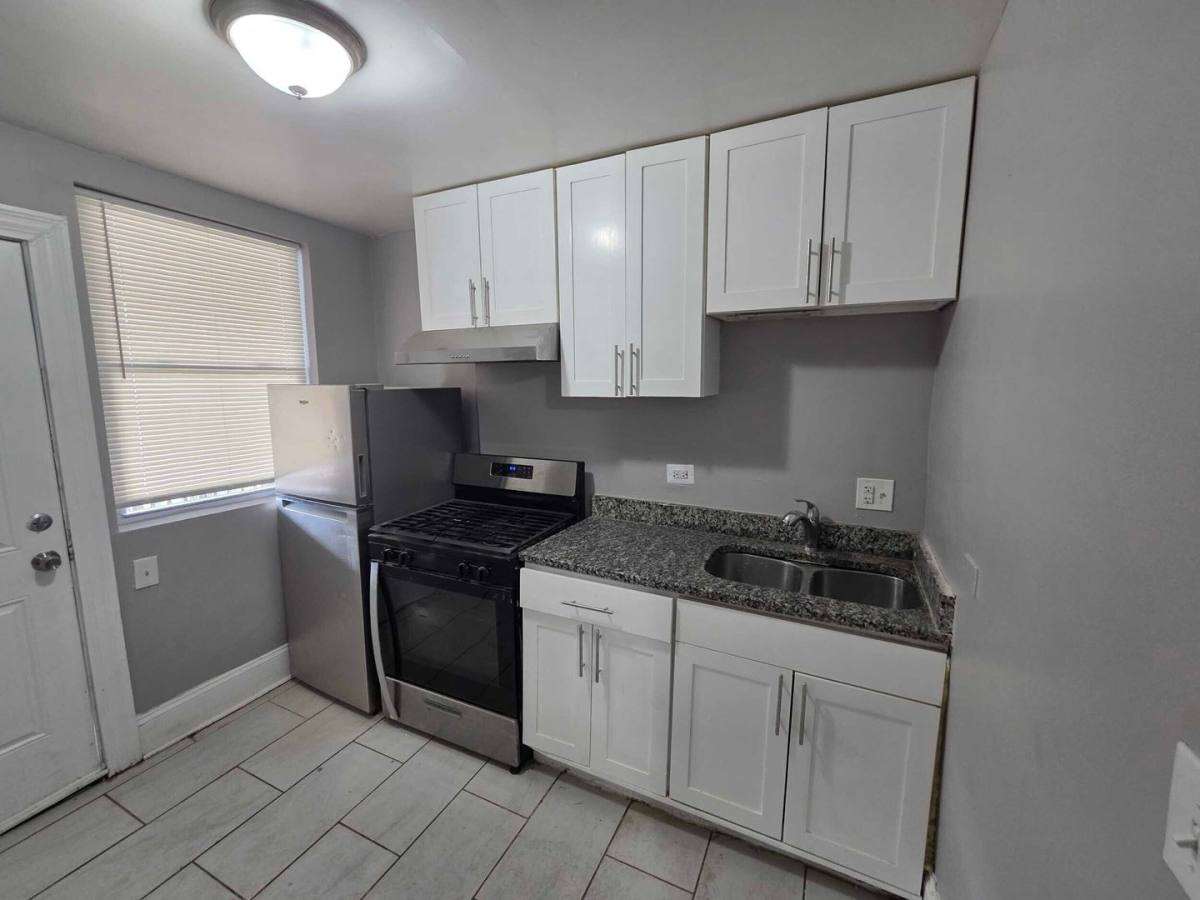Apartment for rent at 435 E 71st St, Chicago, IL 60619