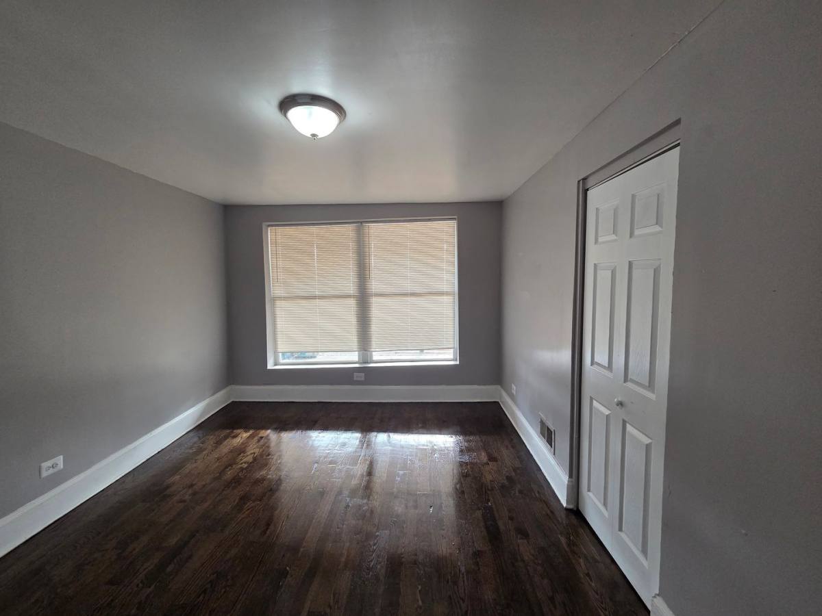 Apartment for rent at 435 E 71st St, Chicago, IL 60619