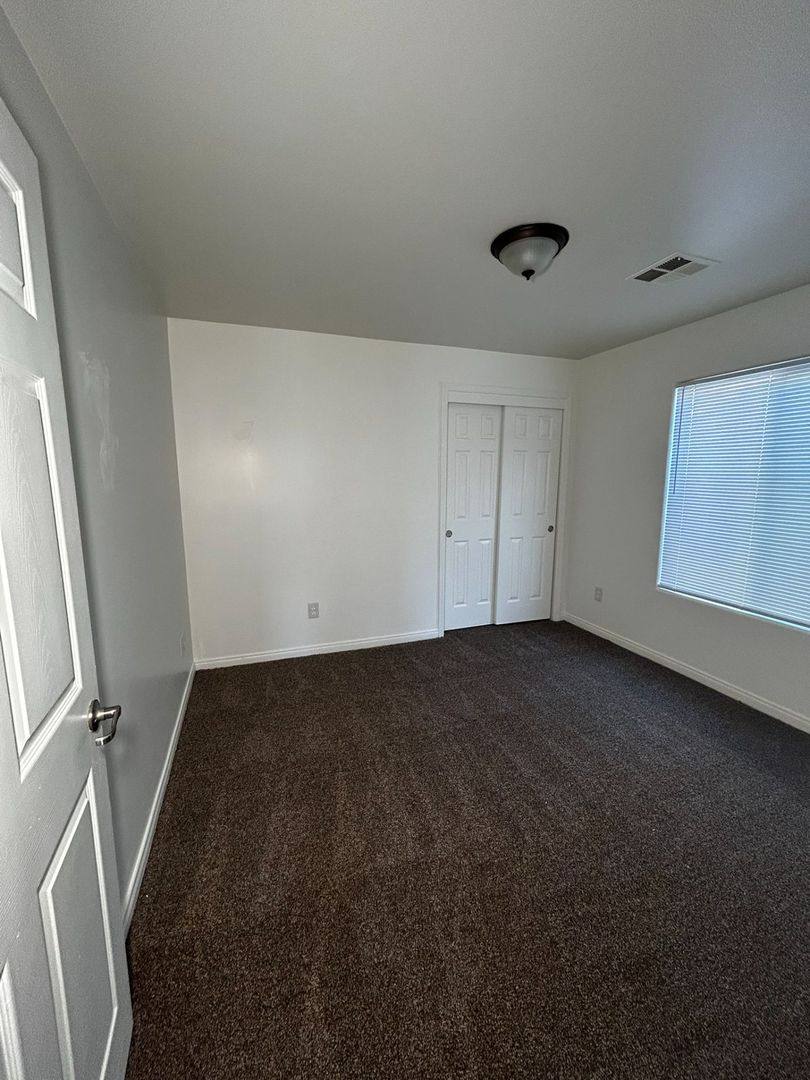 Apartment for rent at 606 Blue Mountain Way, Bakersfield, CA 93308