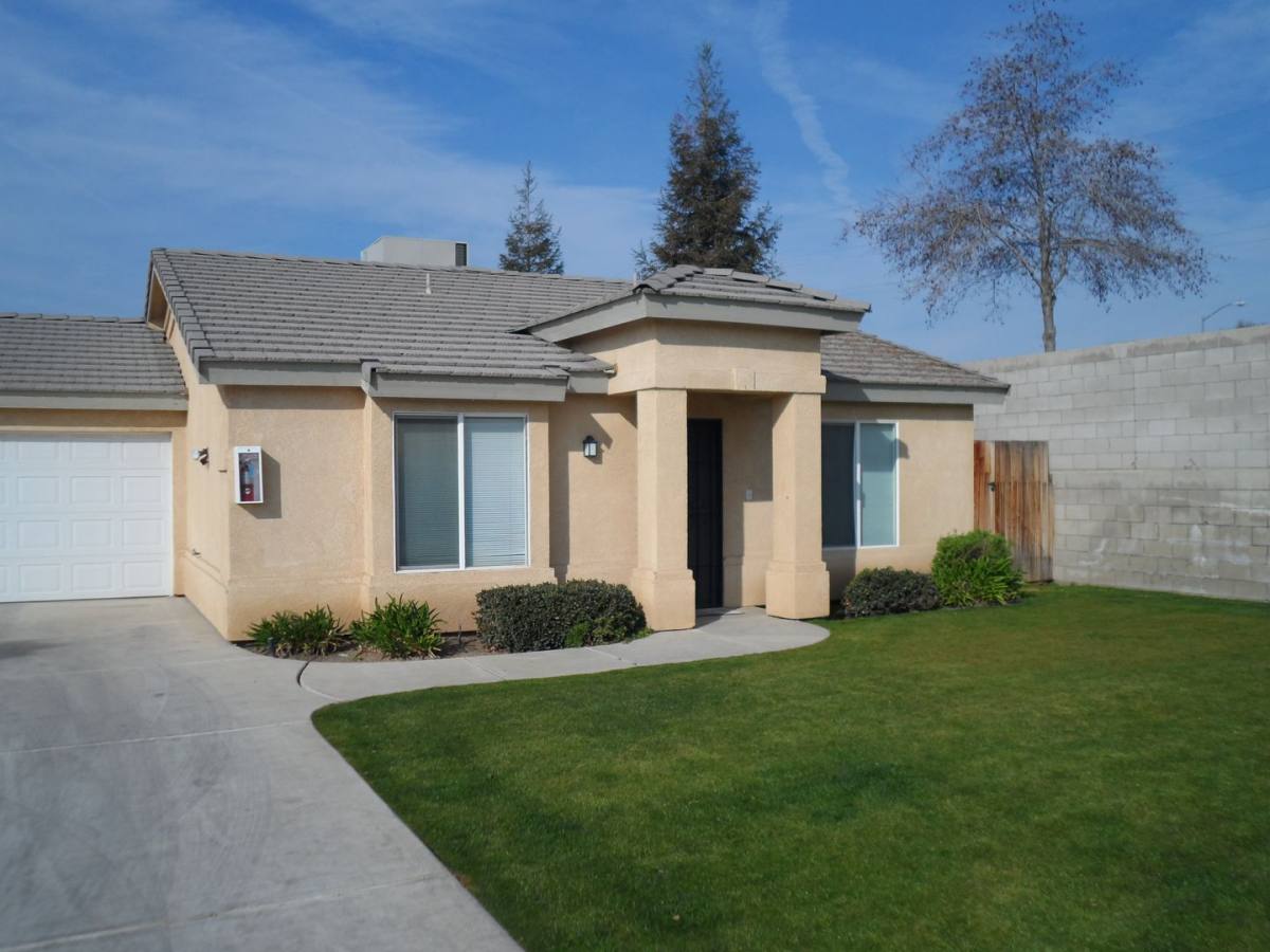 Apartment for rent at 606 Blue Mountain Way, Bakersfield, CA 93308