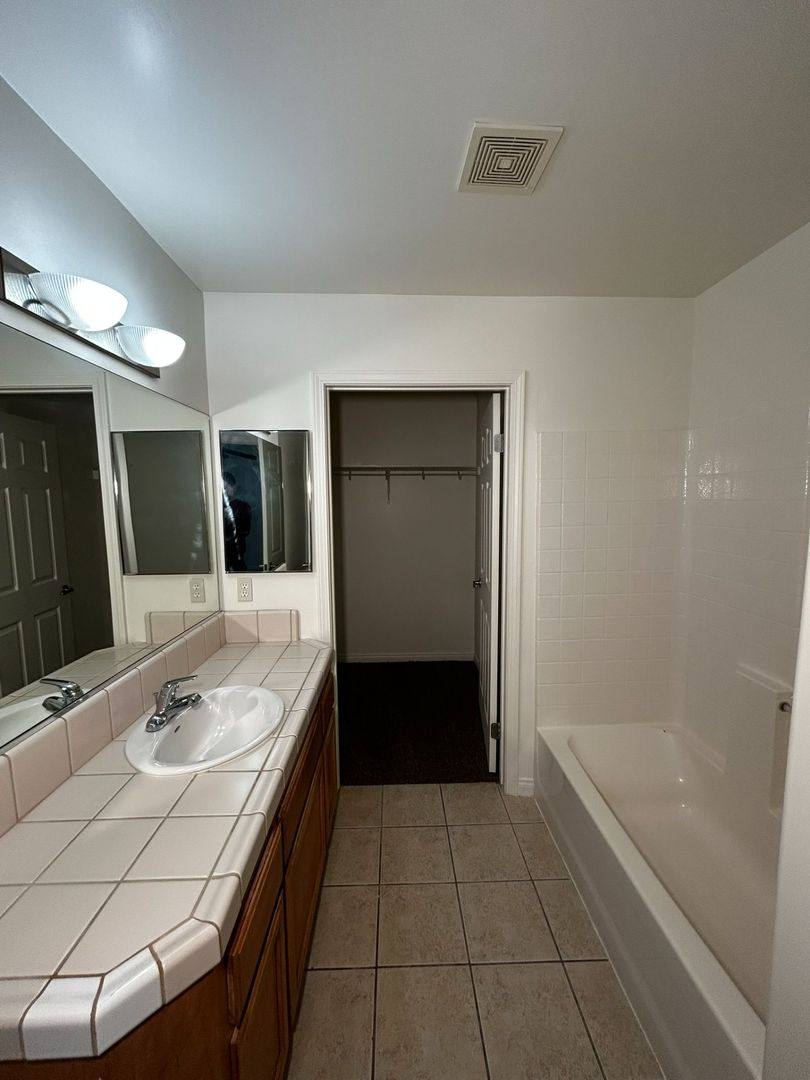 Apartment for rent at 606 Blue Mountain Way, Bakersfield, CA 93308