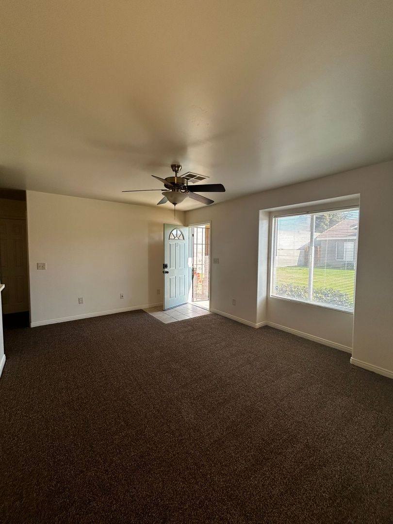 Apartment for rent at 606 Blue Mountain Way, Bakersfield, CA 93308