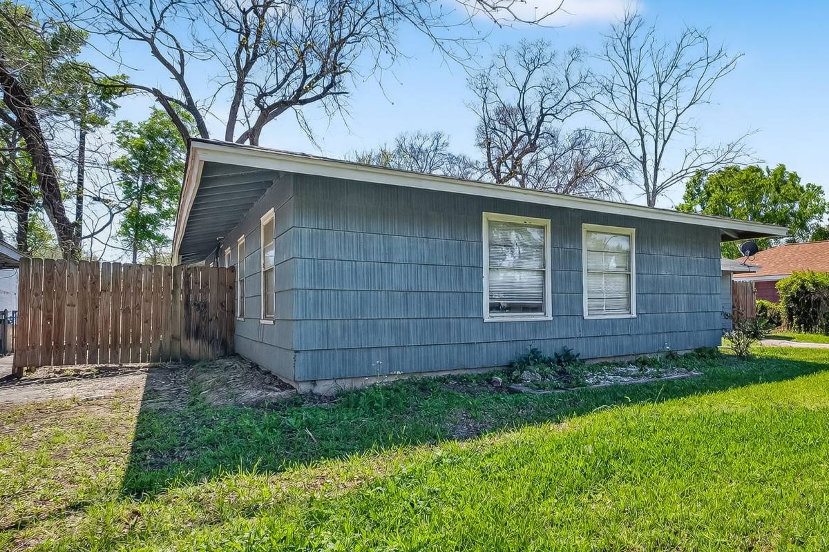 House for rent at 6022 Lyndhurst St, Houston, TX 77033