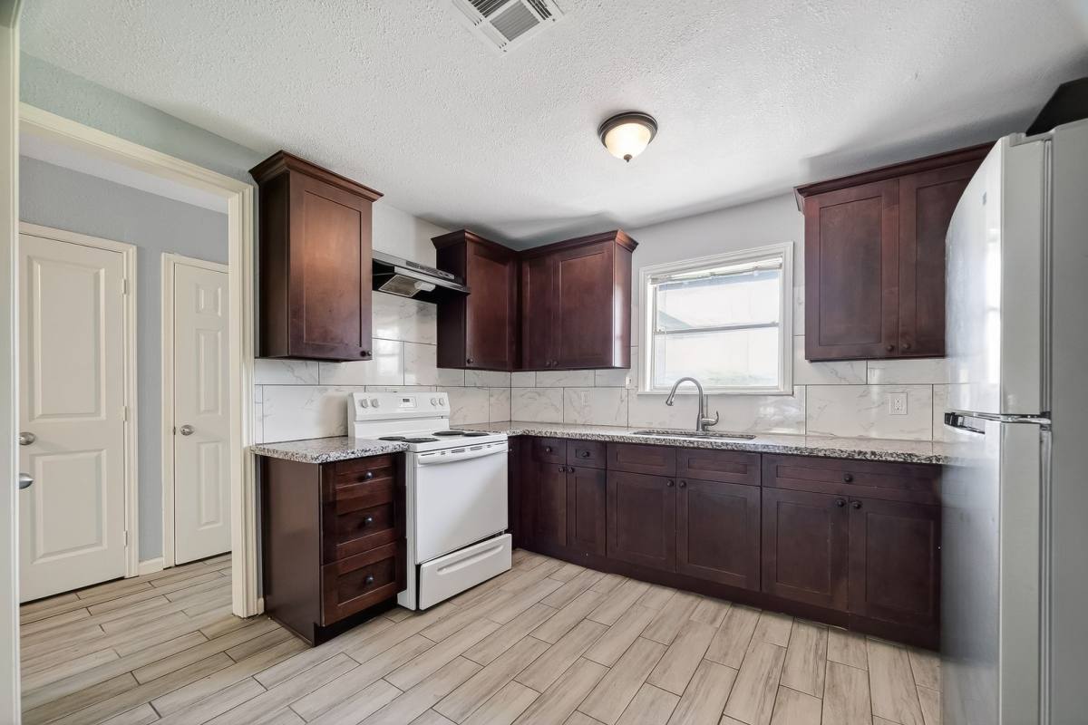 House for rent at 6022 Lyndhurst St, Houston, TX 77033