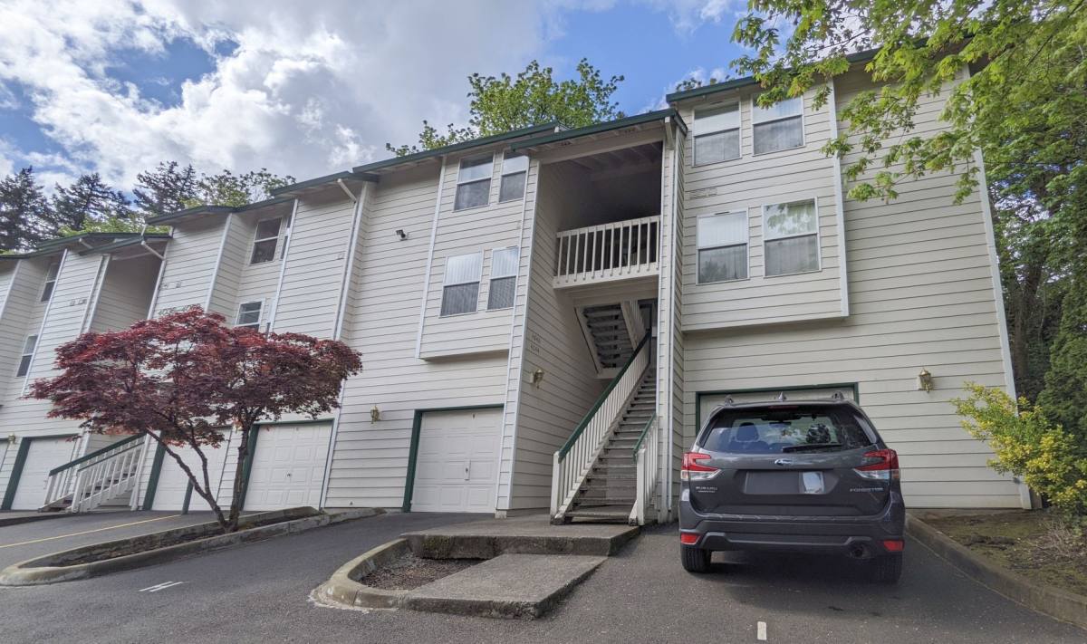 Apartment for rent at 4004 SW Beaverton Hillsdale Highway, Portland, OR 97221