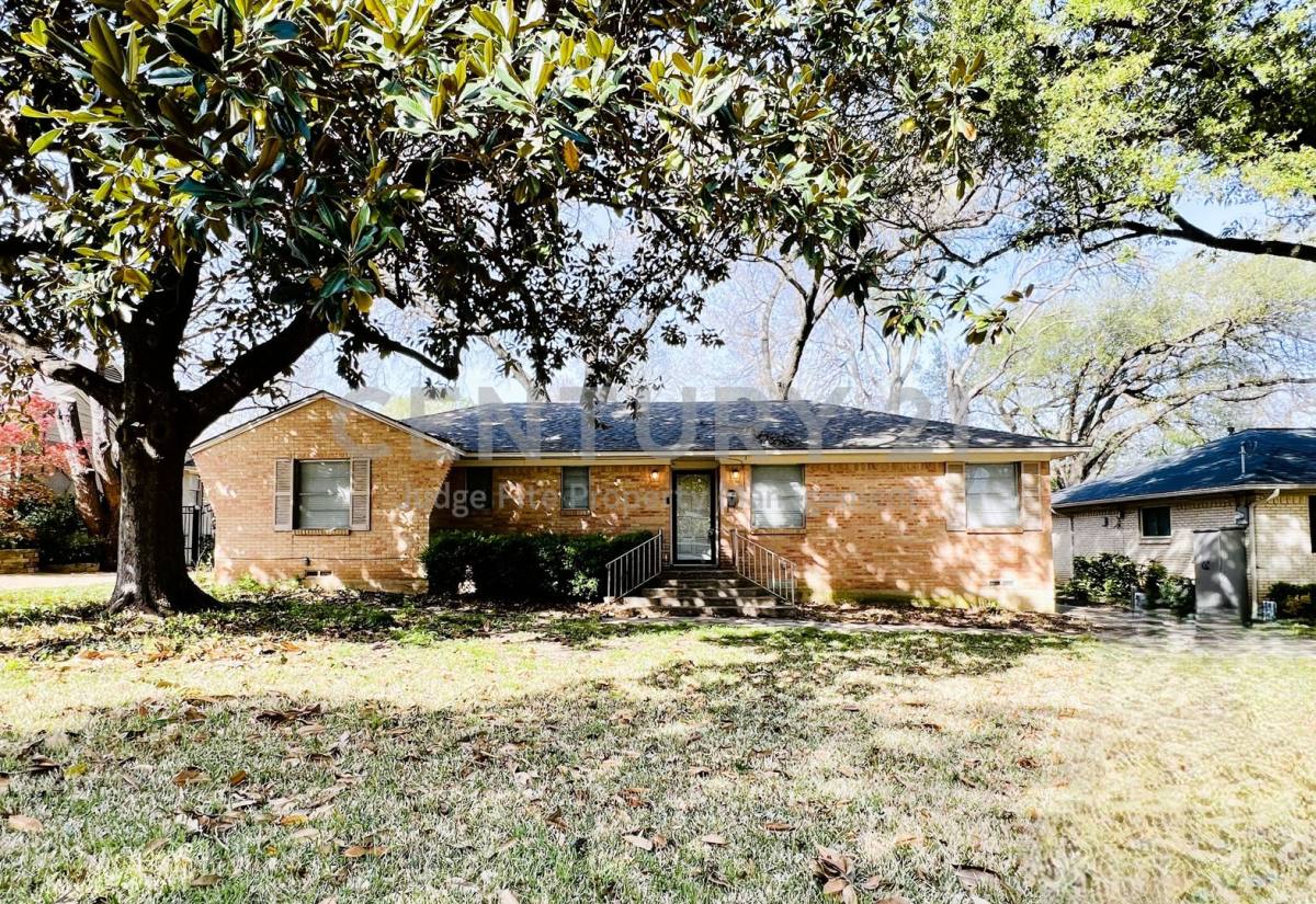 House for rent at 8715 Labron Ave, Dallas, TX 75209