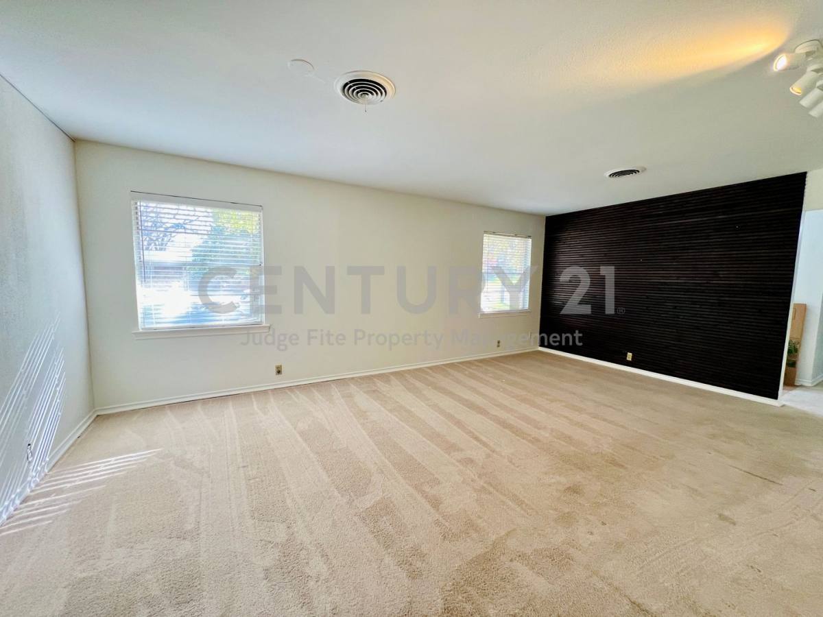 House for rent at 8715 Labron Ave, Dallas, TX 75209