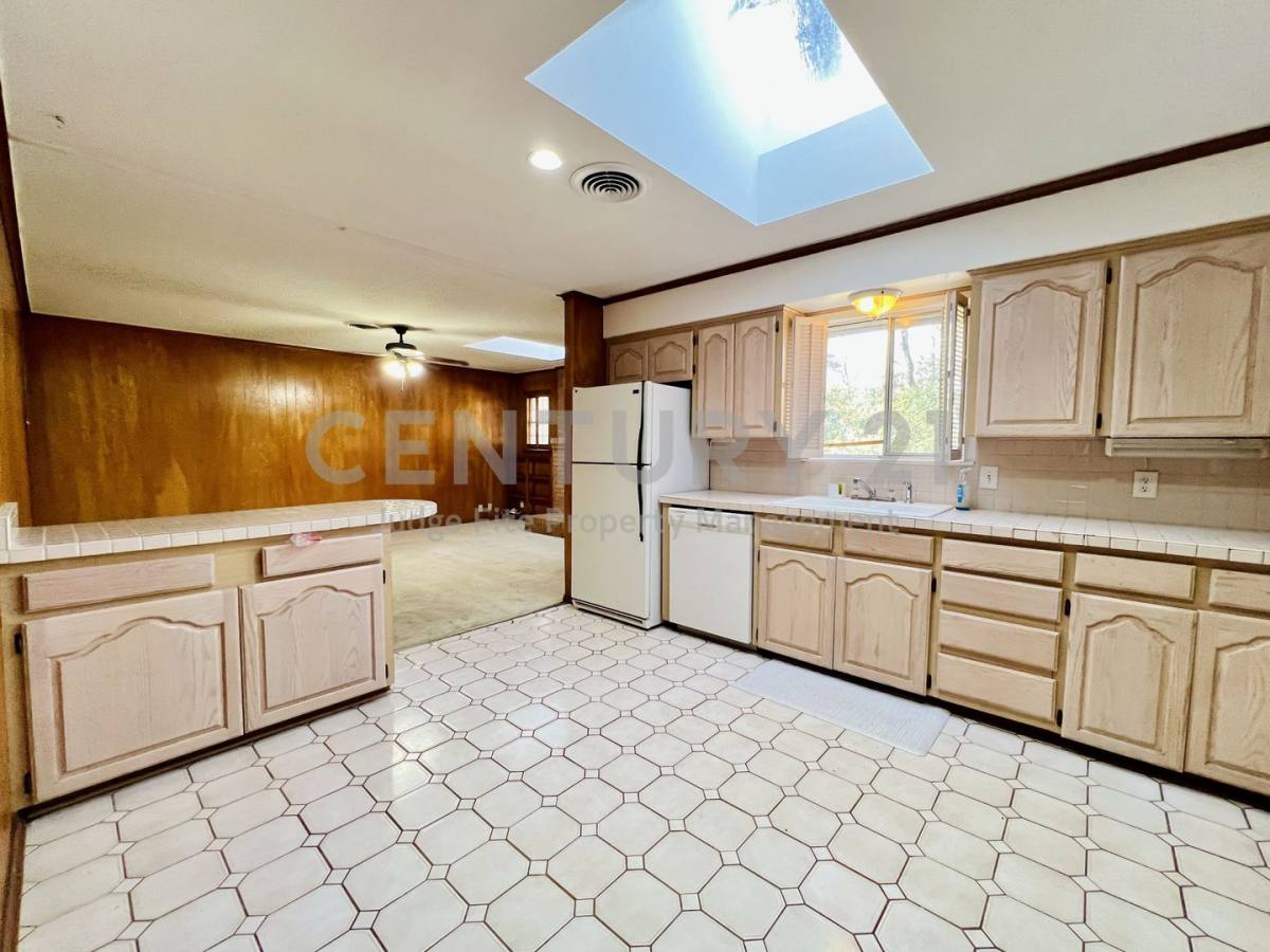 House for rent at 8715 Labron Ave, Dallas, TX 75209