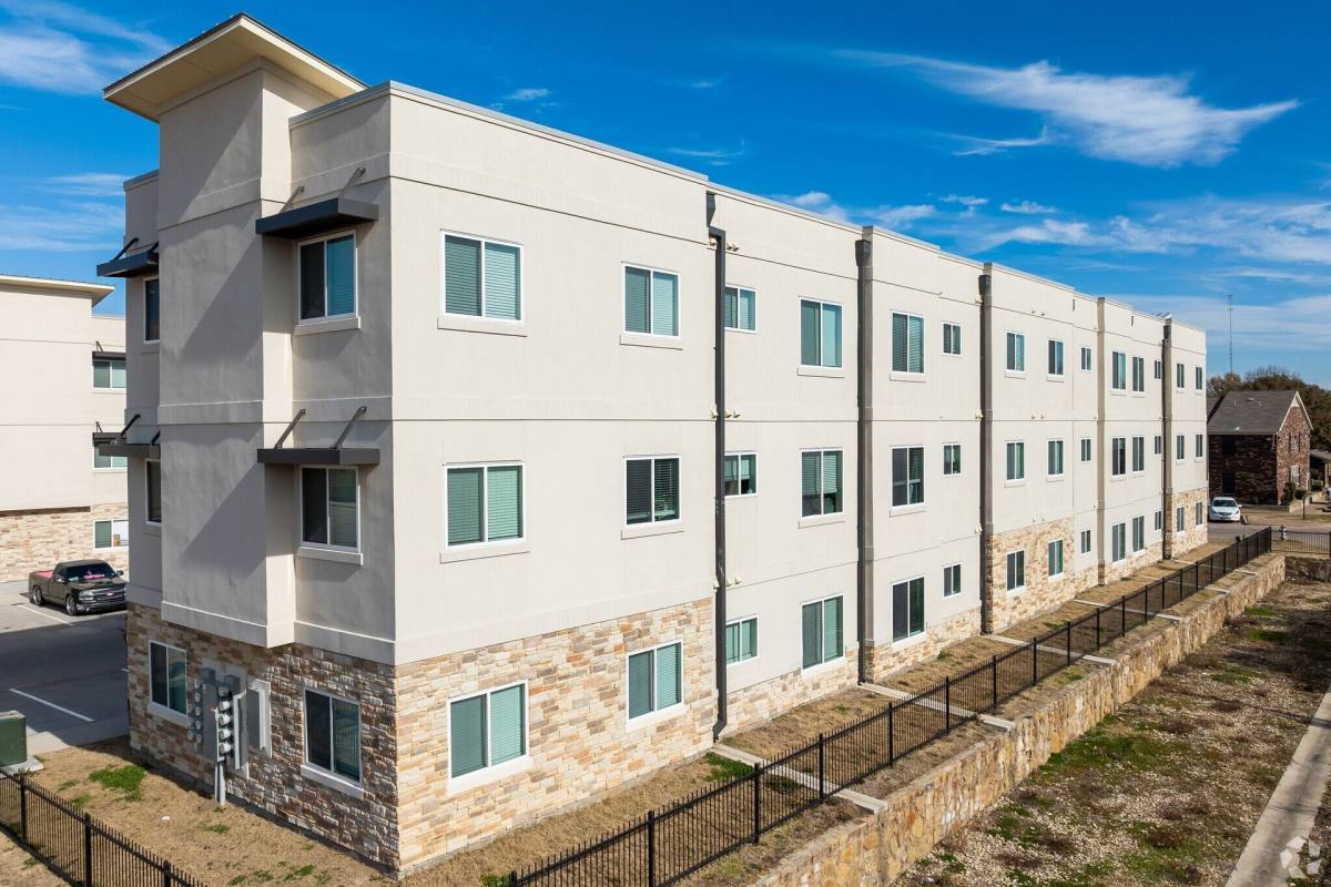 Apartment for rent at 1101 Biloxi Dr, Ennis, TX 75119