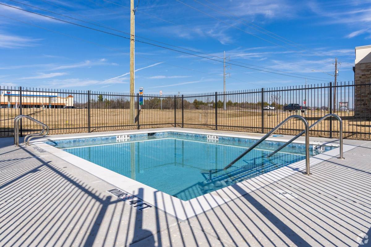 Apartment for rent at 1101 Biloxi Dr, Ennis, TX 75119