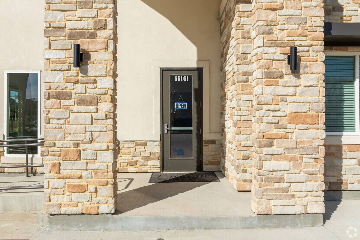 Apartment for rent at 1101 Biloxi Dr, Ennis, TX 75119