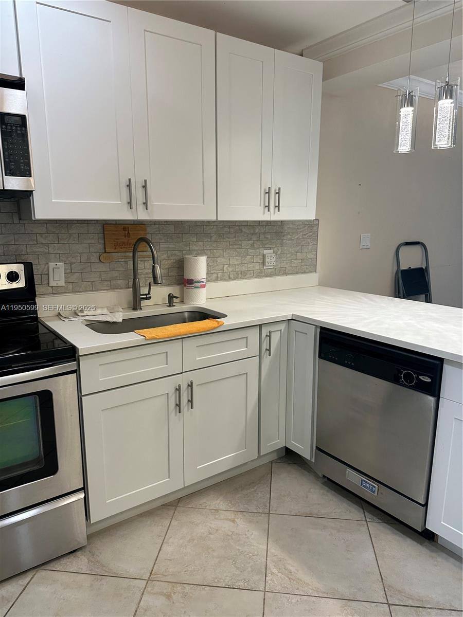 Apartment for rent at 2731 NE 14th St #205, Pompano Beach, FL 33062
