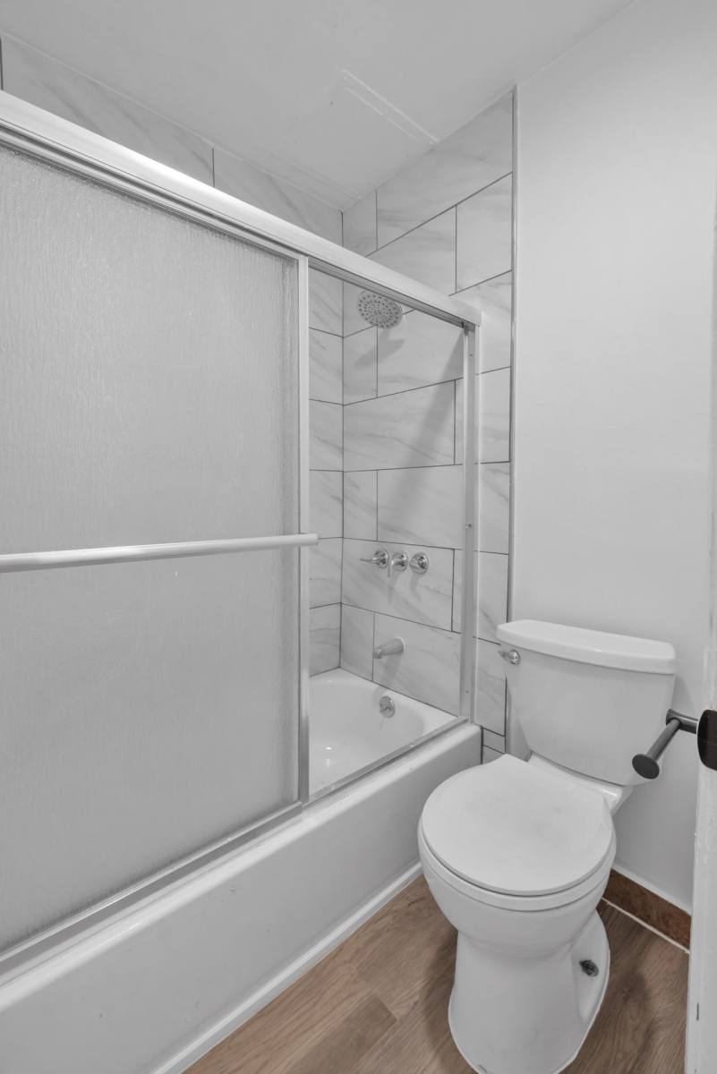 Apartment for rent at 11921 Lakewood Blvd, Downey, CA 90241