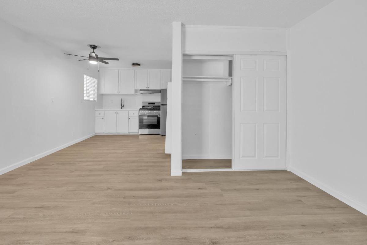 Apartment for rent at 11921 Lakewood Blvd, Downey, CA 90241